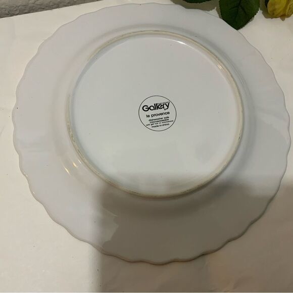 Tabletops Gallery LE PROVENCE Embossed Scalloped Stoneware Dinner plate G15 - Picture 3 of 6